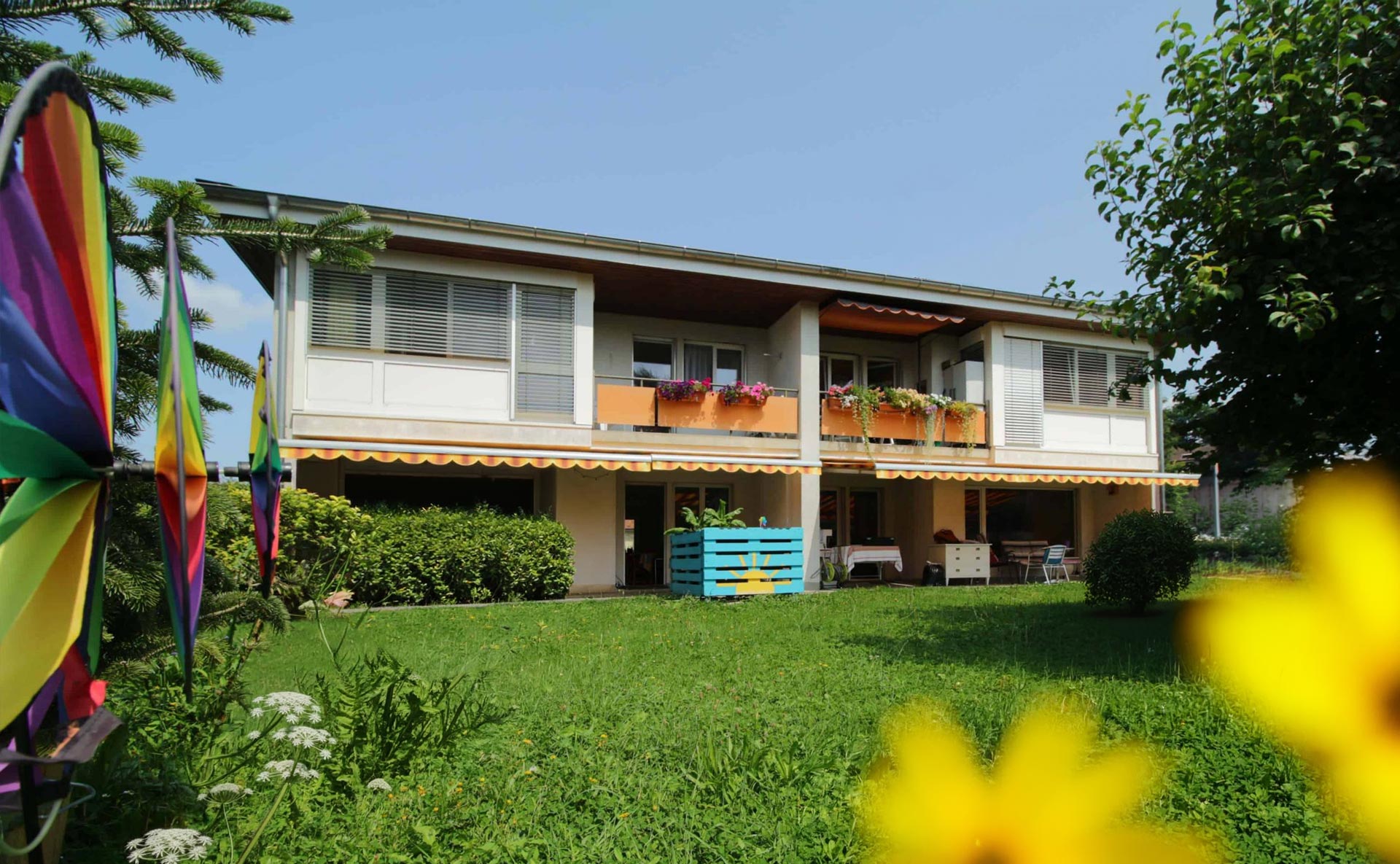 Pflegeheim Sunneschyn in Laupen Blick vom Garten auf das Pflegeheim Sunneschyn in Laupen