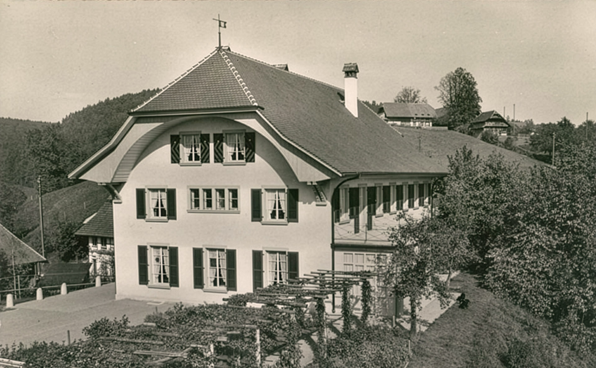 Historisches s/w Foto vom Wohnsitz der Familie von Dr. Albert Wander (dem Erfinder der Ovomaltine)